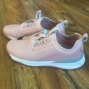 Soft pink and comfy Cloves.
